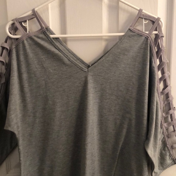 Grey shirt - Picture 2 of 3